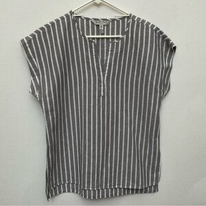 Ellen Tracy Linen Blend Grey, White Striped Short Sleeve Top Size Medium